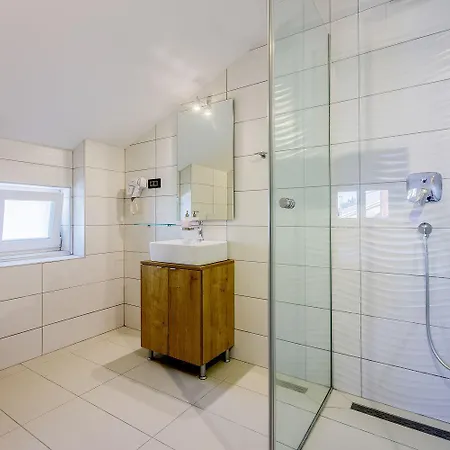 Exquisites Mit Meerblick, Sauna, Gym, Pool, Klimatisierten Schlafzimmern - Nur 500 Meter Zum