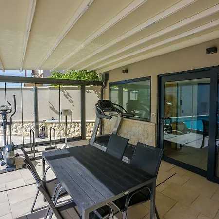 Apartmán Exquisites Mit Meerblick, Sauna, Gym, Pool, Klimatisierten Schlafzimmern - Nur 500 Meter Zum Crikvenica