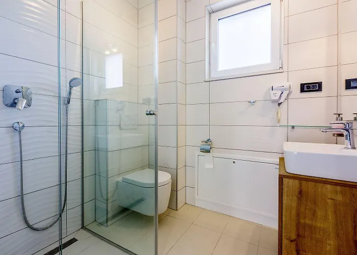 Exquisites Mit Meerblick, Sauna, Gym, Pool, Klimatisierten Schlafzimmern - Nur 500 Meter Zum 茨里克韦尼察