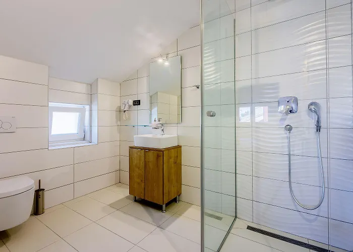 Exquisites Mit Meerblick, Sauna, Gym, Pool, Klimatisierten Schlafzimmern - Nur 500 Meter Zum