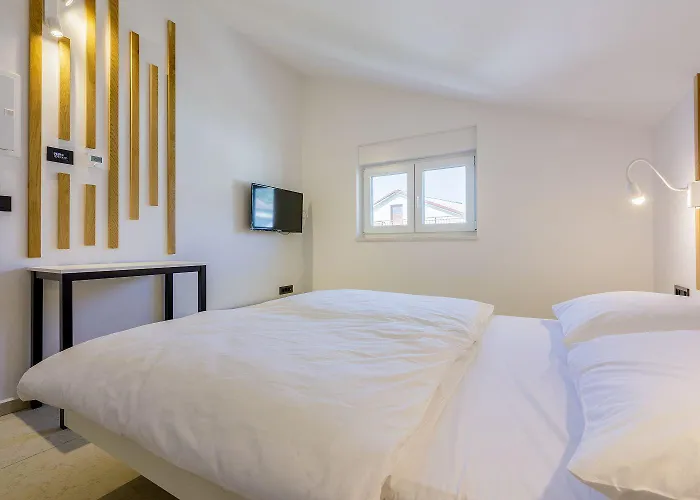 Exquisites Mit Meerblick, Sauna, Gym, Pool, Klimatisierten Schlafzimmern - Nur 500 Meter Zum Appartamento Crikvenica